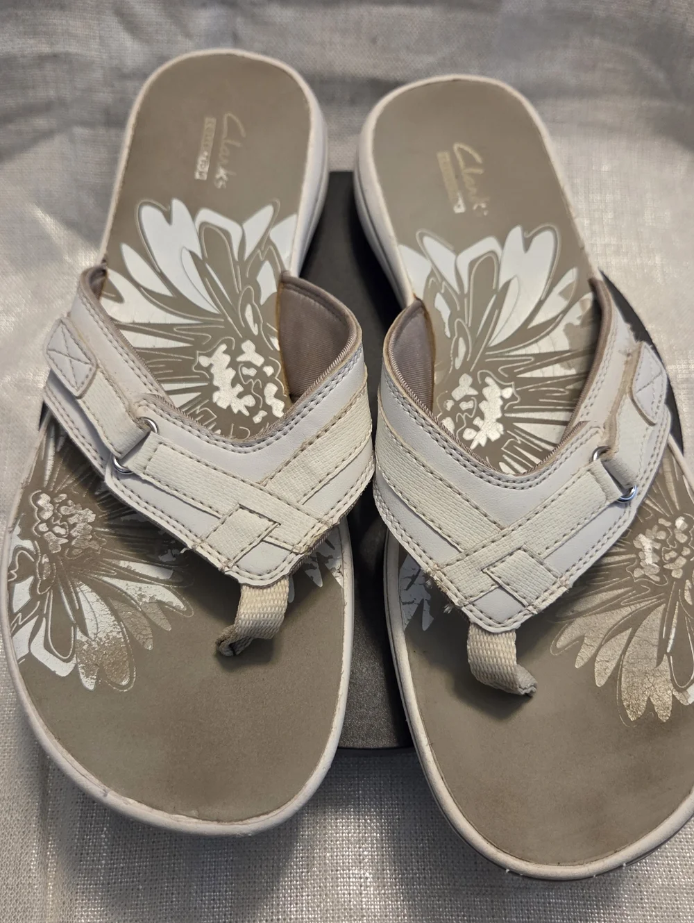 Clarks Breeze Sea Thong Slip-On Flip Flop Adj Strap Sandal White Women's Size 7